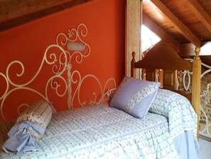 4 bedrooms, iron/ironing board, bed sheets