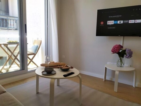 TV - New and central apartment (Vigo)