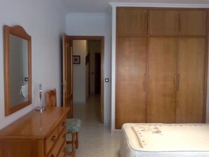 3 bedrooms, iron/ironing board, Internet, bed sheets