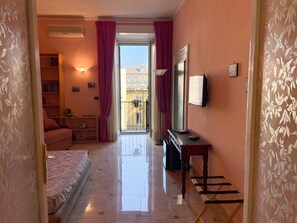 1 habitación, escritorio, wifi y ropa de cama