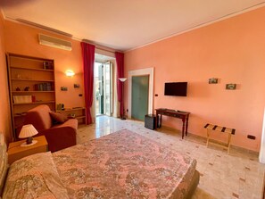 1 soverom, skrivebord, wi-fi og sengetøy