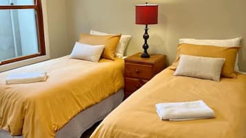 3 bedrooms, desk, iron/ironing board, free WiFi