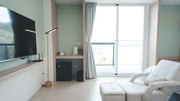 Kamar Double Elite | Seprai premium, selimut bulu angsa, dan didekorasi berbeda-beda