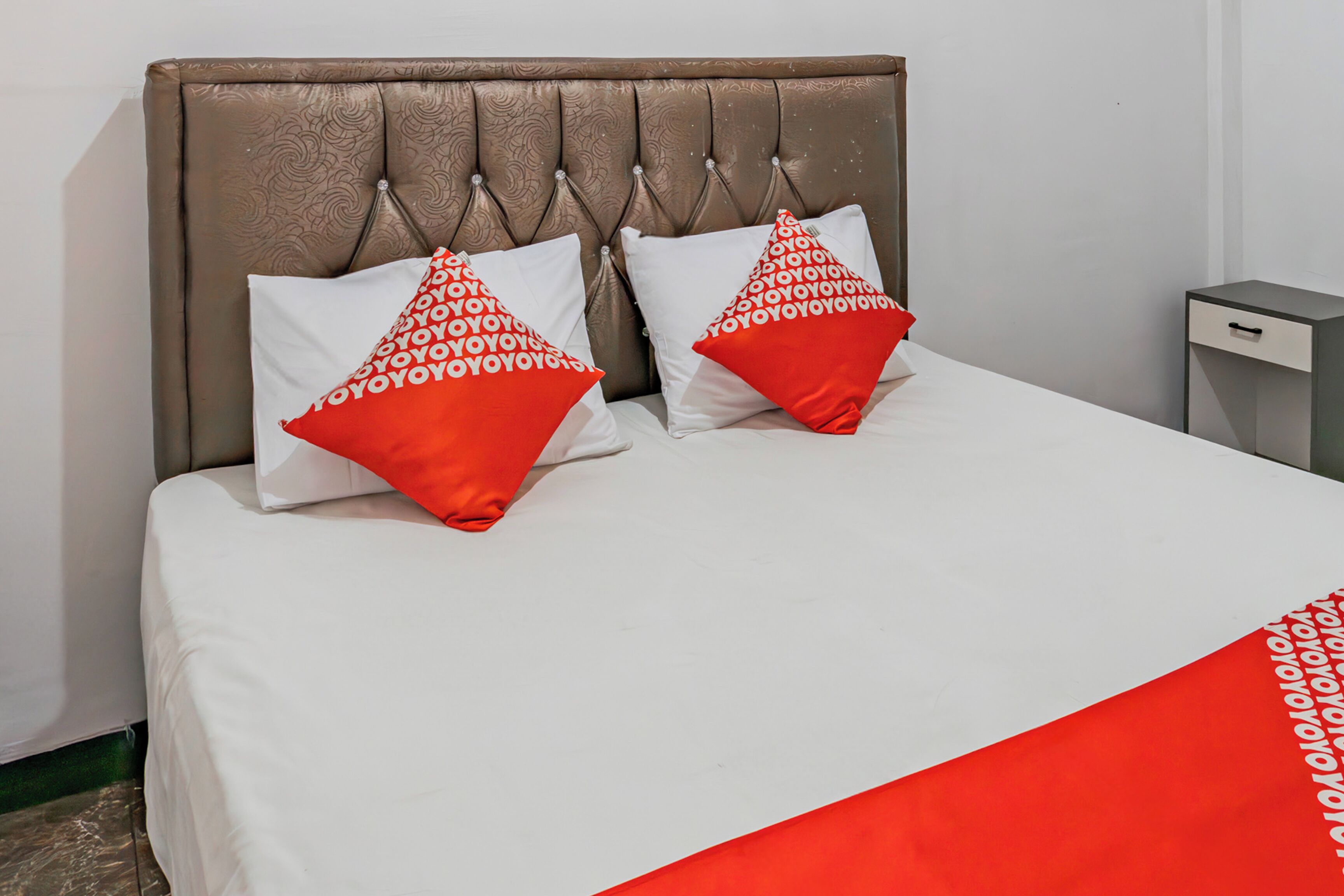 Kamar Double Ekonomi | Meja kerja, Wi-Fi gratis, dan seprai linen
