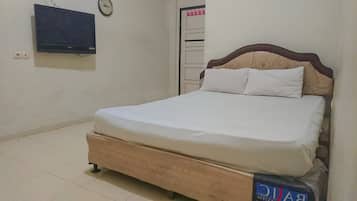 Economy Double Room | Desk, free WiFi, bed sheets