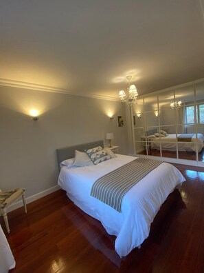 5 bedrooms, desk, iron/ironing board, travel cot