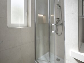Villa, 4 chambres, fumeurs, piscine privée | Salle de bain