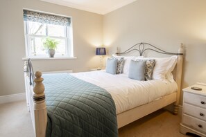 3 habitaciones, tabla de planchar con plancha, internet y ropa de cama