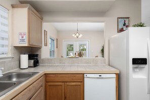 Fridge, microwave, oven, stovetop - Casa Caracol - Pool - Walk to the Beach, WiFi (South Padre Island)