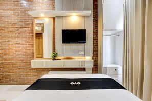 Deluxe Double Room | Free WiFi, bed sheets - Capital O 93718 Homestay 3 Bidadari (Moyudan)