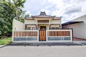 Front of property - Capital O 93718 Homestay 3 Bidadari (Moyudan)