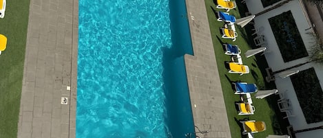 Piscina externa sazonal