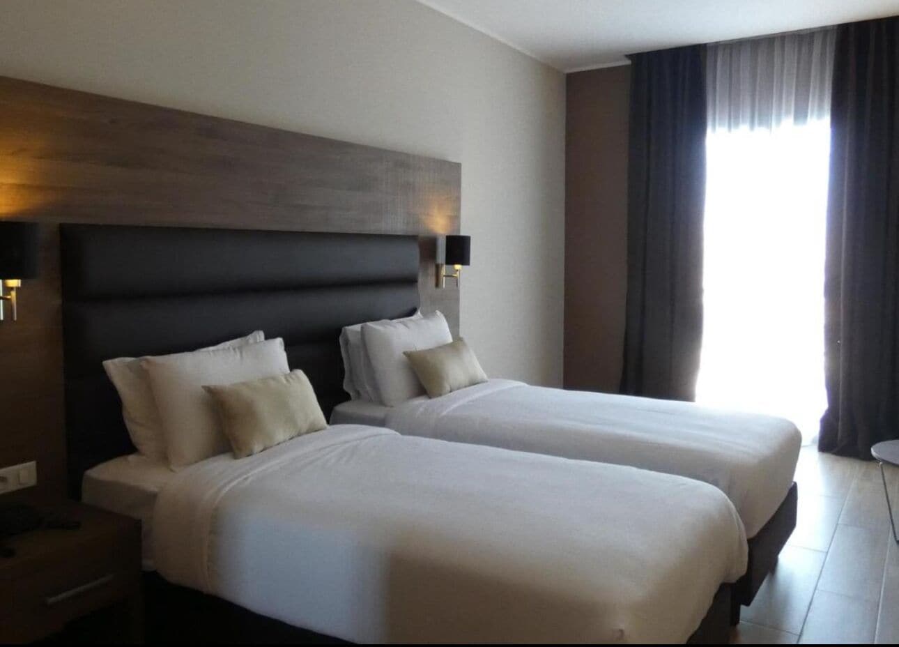 Standard Room, Private Bathroom | Premium bedding, minibar, in-room safe, laptop workspace