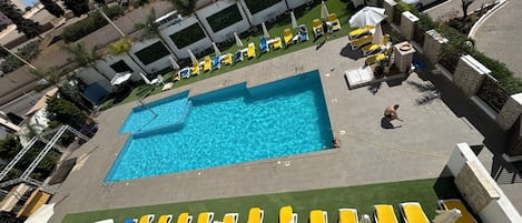 Piscine extérieure (ouverte en saison)