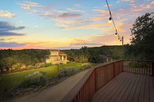Hill Country Guest House with stunning views and nature