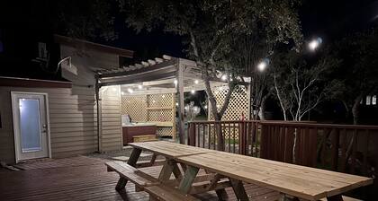 Hill Country Guest House with stunning views and nature