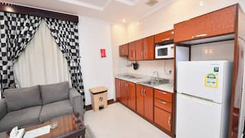 Basic Apartment | Private kitchen | Fridge, microwave, oven, rice cooker