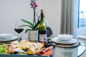Apartment | Dining - Captivating Modern 2 bed Manchester Cc (Salford)