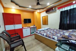 Desk, free WiFi, bed sheets - Hotel Anurag Palace (Agartala)