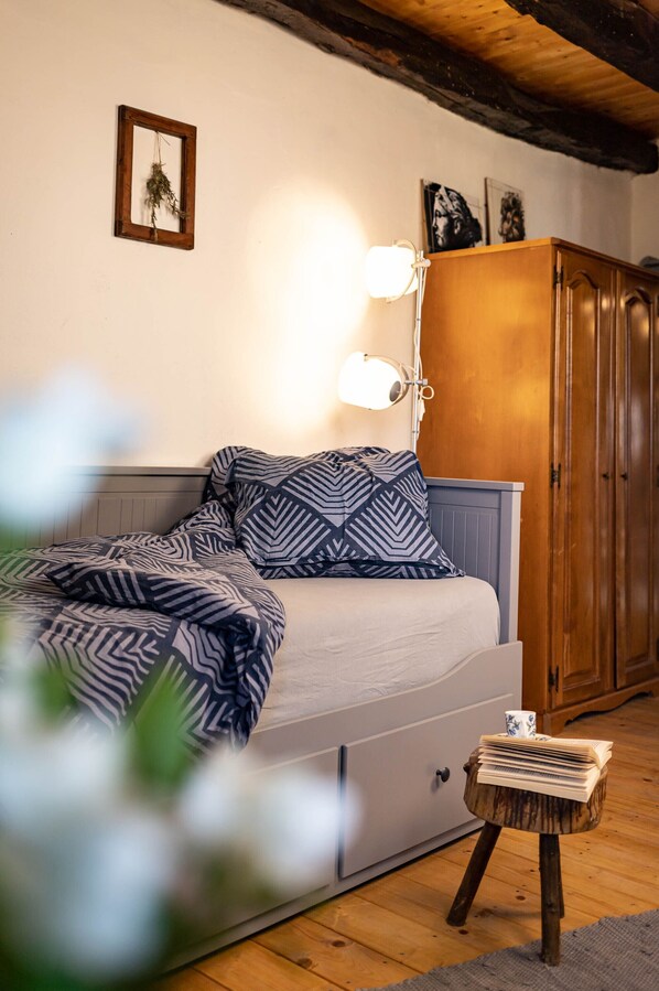 1 bedroom, free WiFi, bed sheets