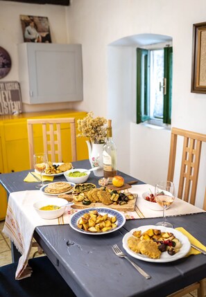 Dining - Slow stay home Rose in tiny authentic Istrian village near Učka  (Lupoglav)