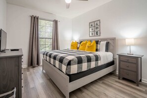 3 Schlafzimmer, Schreibtisch, Bügeleisen/Bügelbrett, WLAN