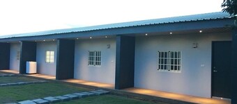 White Horse & Star Garden Inn