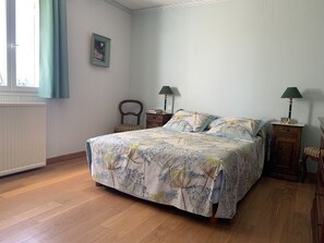 5 Schlafzimmer, Bügeleisen/Bügelbrett, Bettwäsche