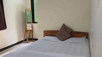Free WiFi, bed sheets