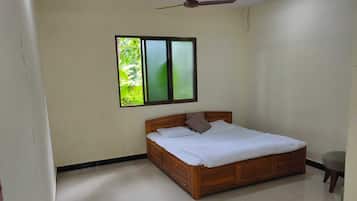 Soundproofing, free WiFi, bed sheets