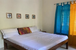 Basic Villa | Soundproofing, free WiFi, bed sheets - Gokul Cottage and Villa (Alibag)