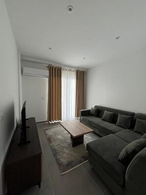 Junior Suite | Ruang tamu | TV skrin rata 