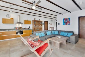 TV - Villa Kokopelli with Great Views and Private Pool (Kralendijk)