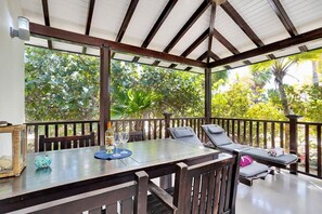 Outdoor dining - Casa Magnolia Communal Pool and Outdoor Shower (Kralendijk)