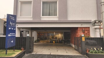 Fachada de la propiedad