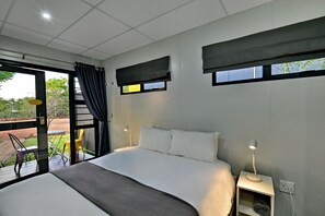 Minibar, desk, bed sheets - SleepOver Punda Maria  (Thulamela)
