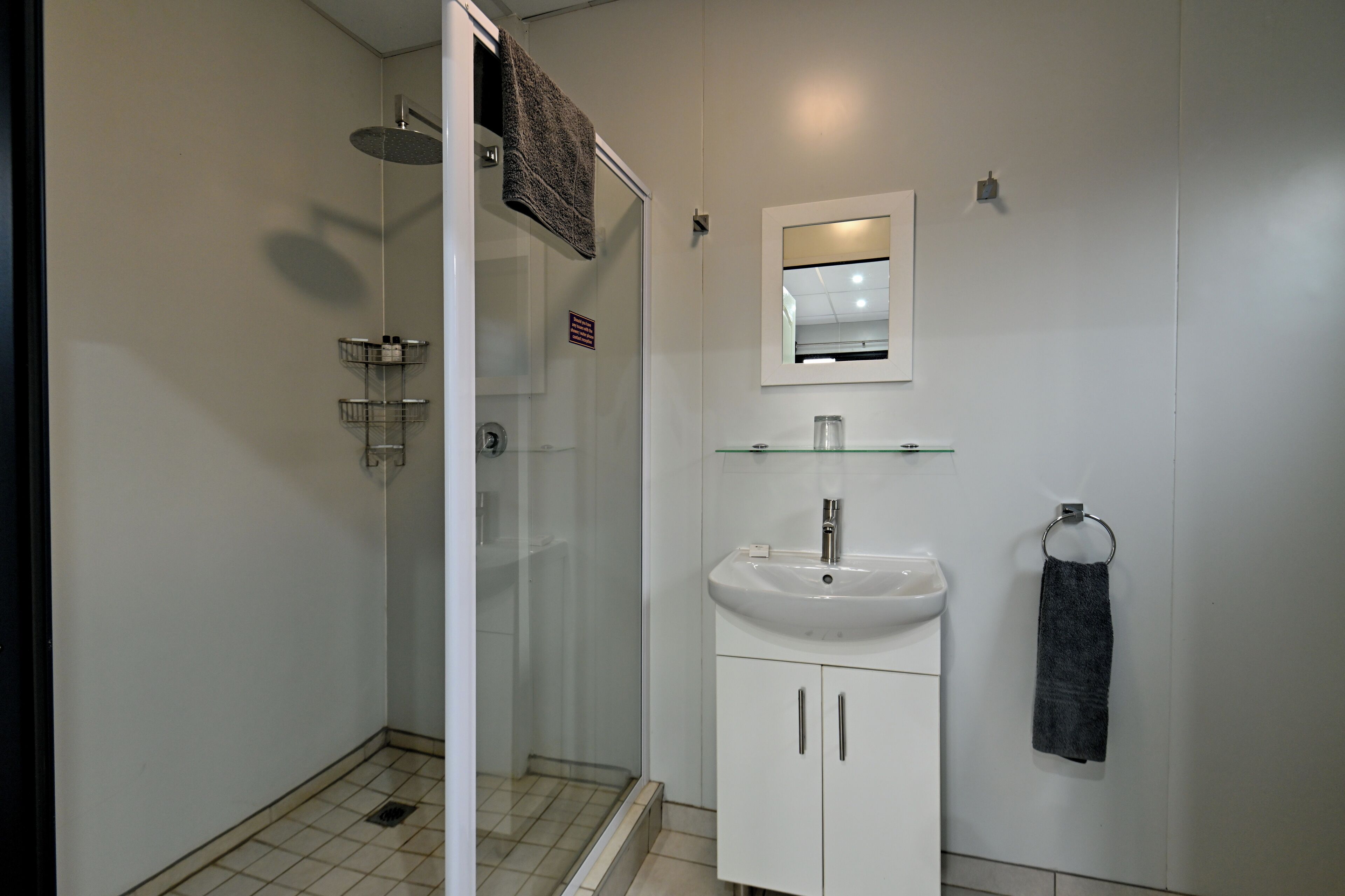 Shower, free toiletries