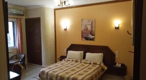 1 bedroom, minibar, desk, laptop workspace