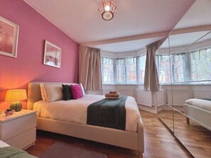 1 bedroom, iron/ironing board, travel cot, Internet - Modern 1-Bed Apt 30min to Central London & Parking (Wembley)