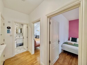 1 bedroom, iron/ironing board, travel cot, Internet