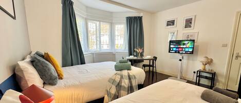 1 bedroom, iron/ironing board, internet, bed sheets