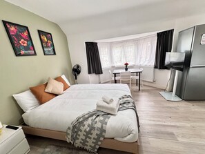 1 chambre, fer et planche à repasser, Wi-Fi, draps fournis
