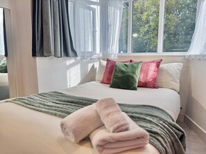 1 bedroom, iron/ironing board, internet, bed sheets