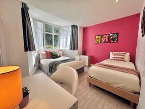 1 habitación, tabla de planchar con plancha, wifi y ropa de cama 