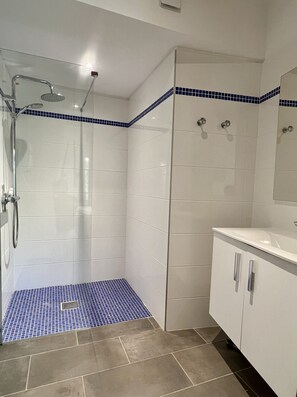 Hair dryer, towels - Les Gîtes Nature en Luberon - LE Patio 3 (Céreste-en-Luberon)