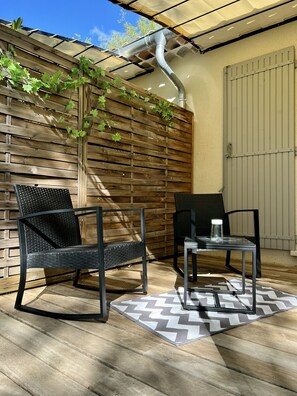 Terrace/patio - Les Gîtes Nature en Luberon - LE Patio 3 (Céreste-en-Luberon)