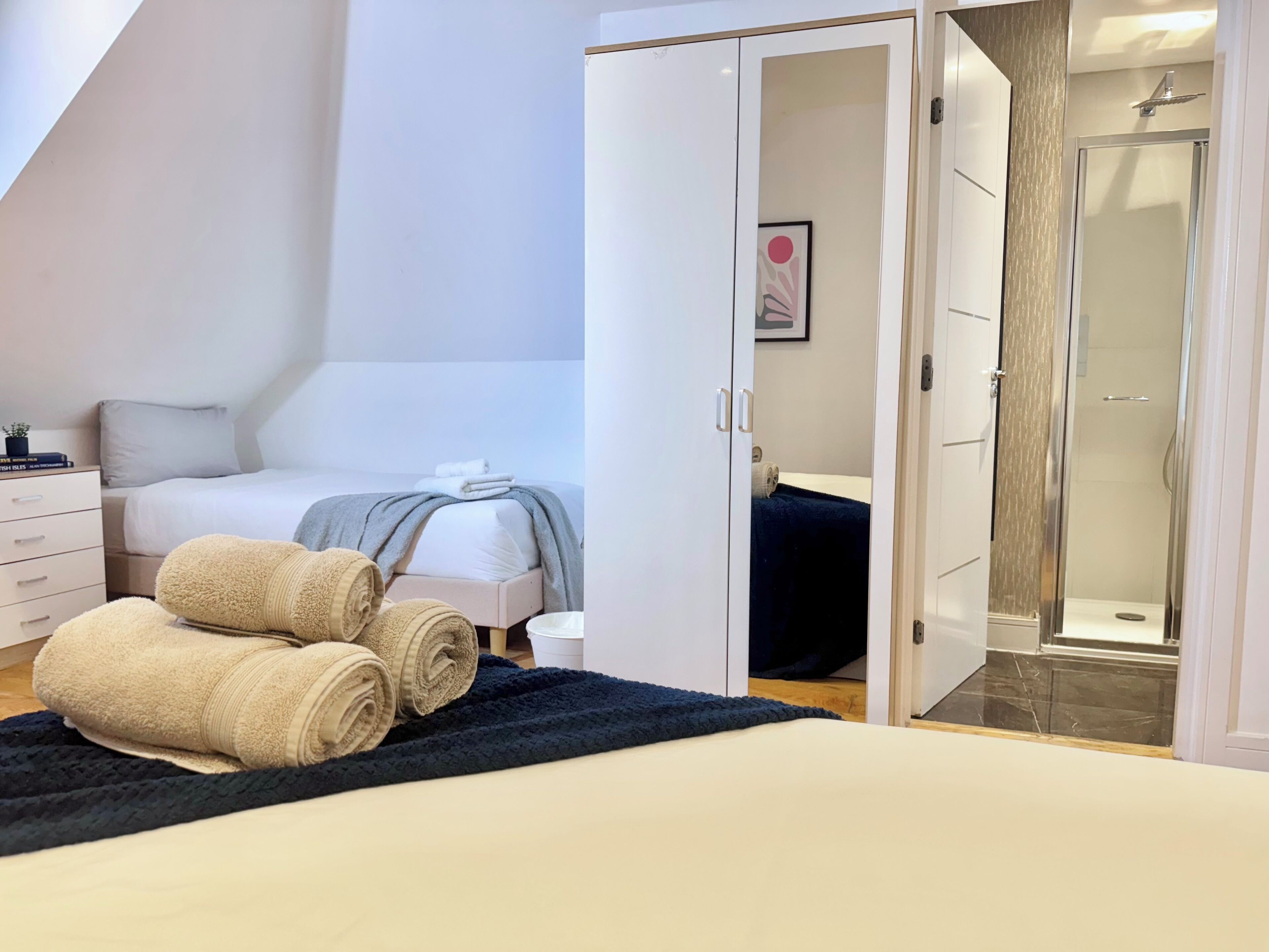 1 bedroom, desk, iron/ironing board, WiFi