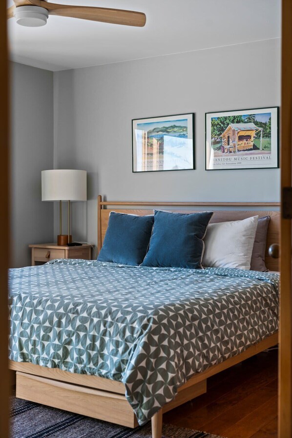 2 bedrooms, iron/ironing board, WiFi, bed sheets - Sweet Retreat (Leland)