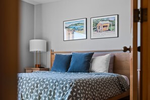 2 bedrooms, iron/ironing board, WiFi, bed sheets - Sweet Retreat Summary (Leland)