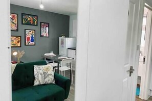 Interior - Bright Studio Loft 30min to Central London (Wembley)